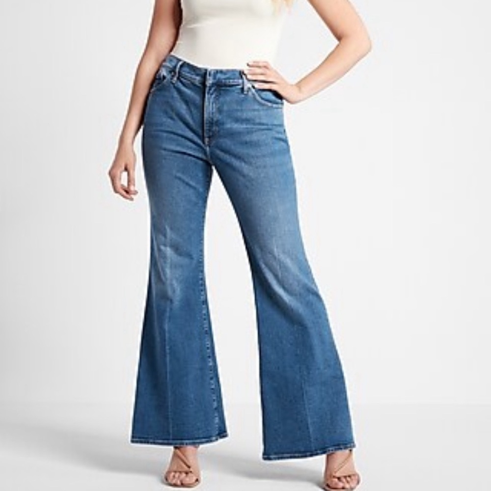 Mid Rise Medium Wash '70s
Flare Jeans size 10short